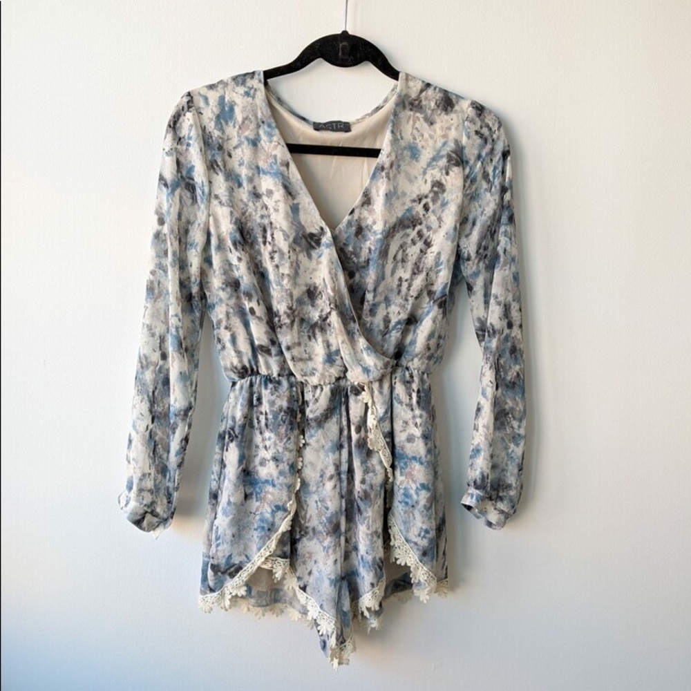 ASTR Long Sleeves Floral Romper